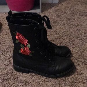Girls boots size 4